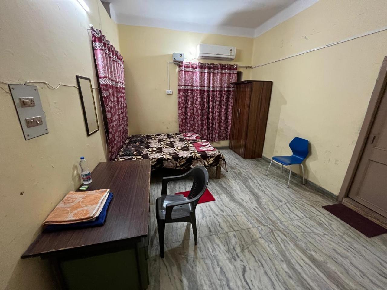 Vishwa Deva Homestay Varanasi Exterior photo
